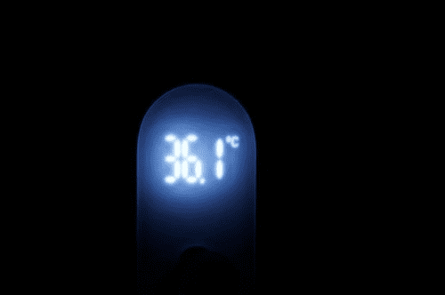 Пример работы дисплея термометра Сяоми в ночных условиях