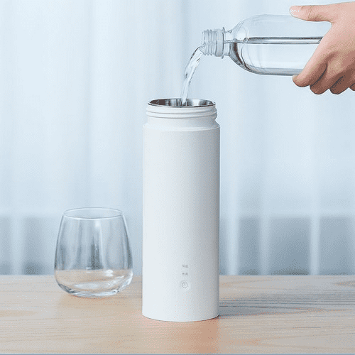 Заливка воды в термос Xiaomi Viomi Travel Electric Cup Fundraising